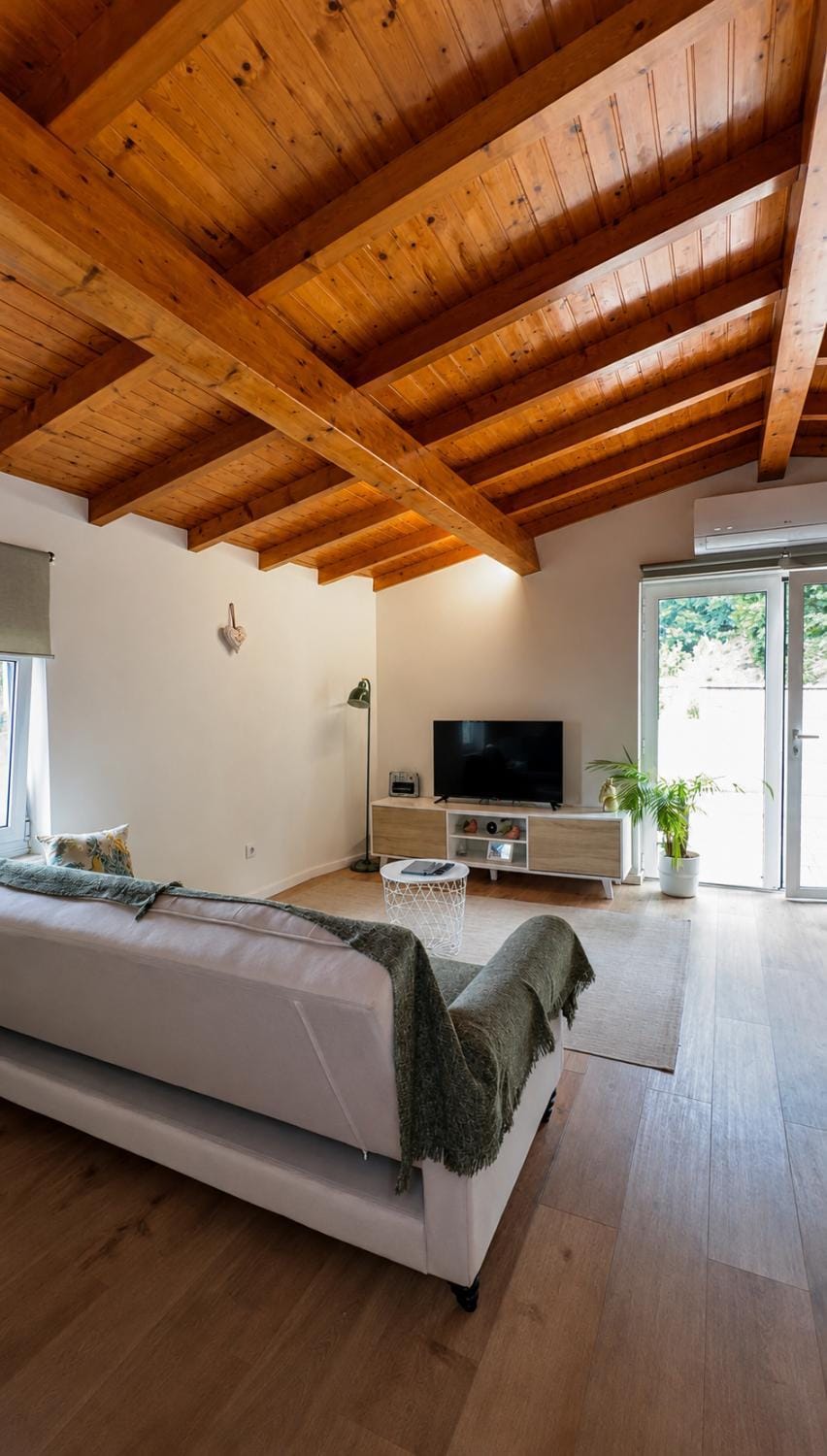 Communal lounge/ TV room, TV and multimedia, Living room, Seating area, Evening entertainment