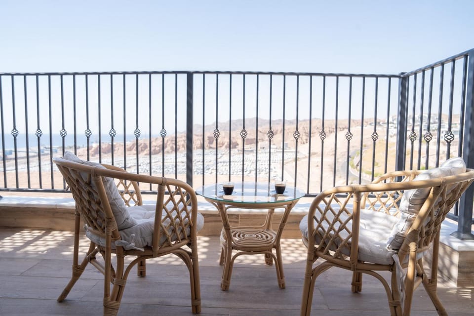 Day, Natural landscape, Balcony/Terrace, Seating area, Mountain view, Sea view