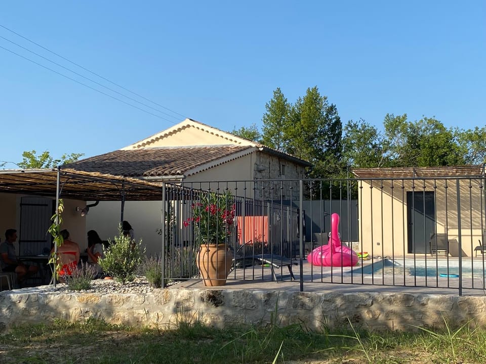 Patio, Swimming pool, sunbed