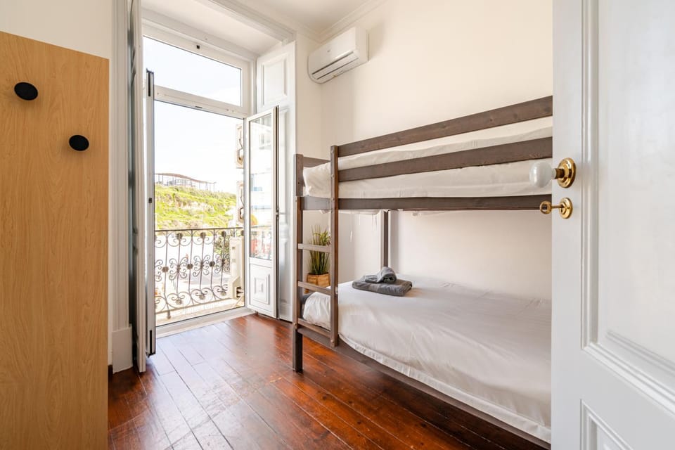 Bedroom, bunk bed