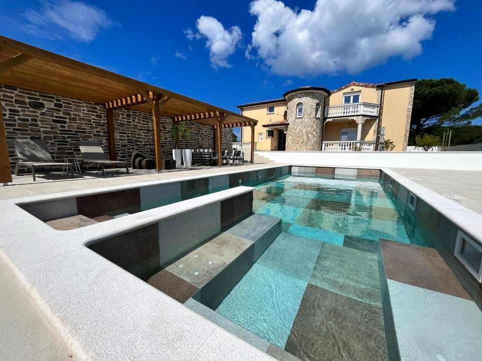 Property building, Swimming pool
