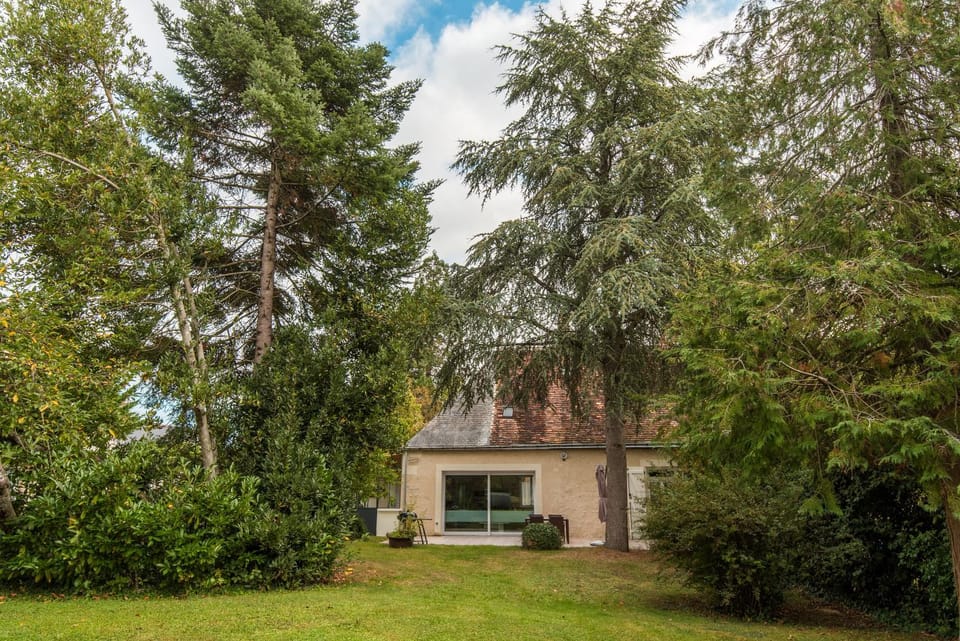 Le cèdre du Prieuré House in Pays de la Loire