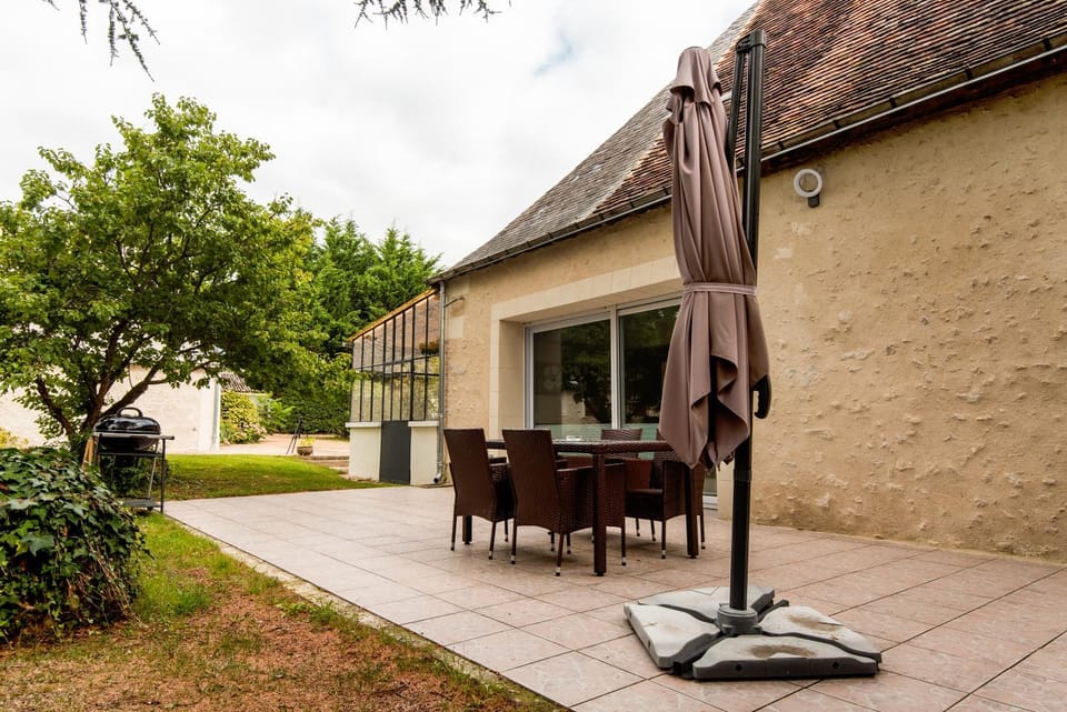 Le cèdre du Prieuré House in Pays de la Loire