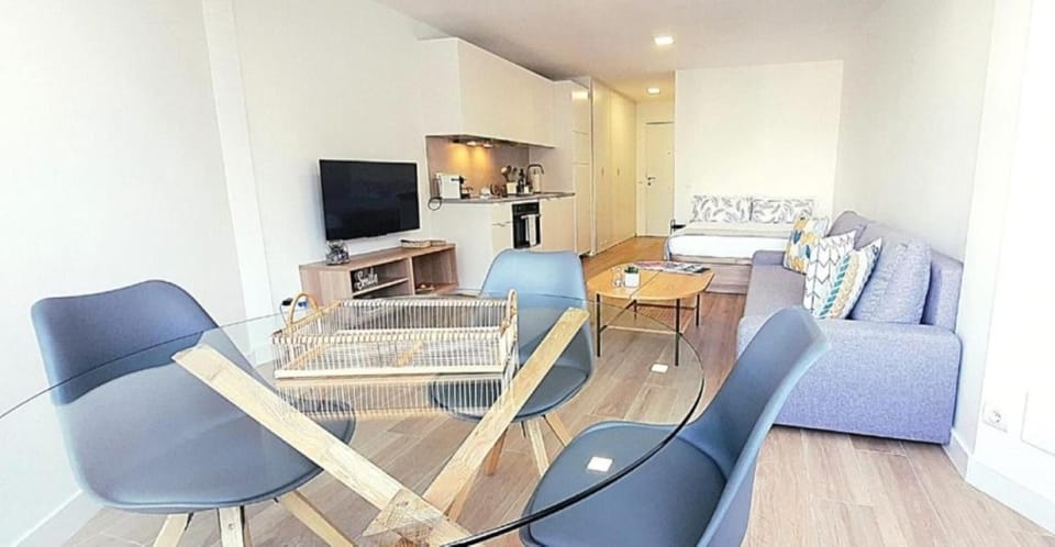 Bed, TV and multimedia, Living room, safe, wardrobe, kitchen