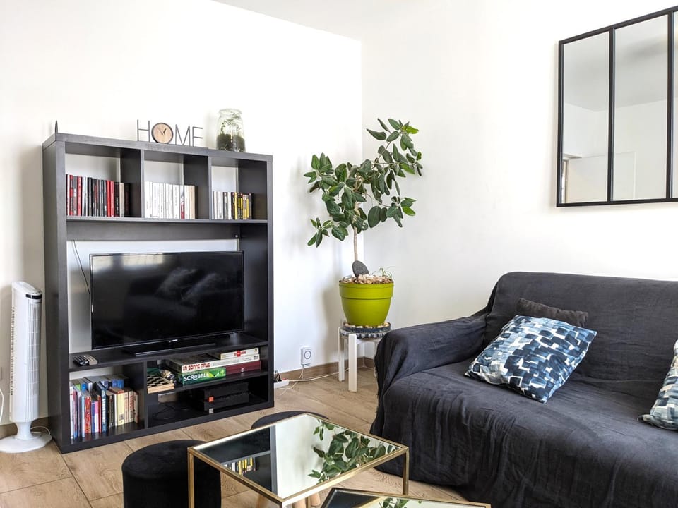 Grande maison rénovée, 10 pers, métro 7 min, Paris centre 20 min, supermarché 100 m Villa in Paris