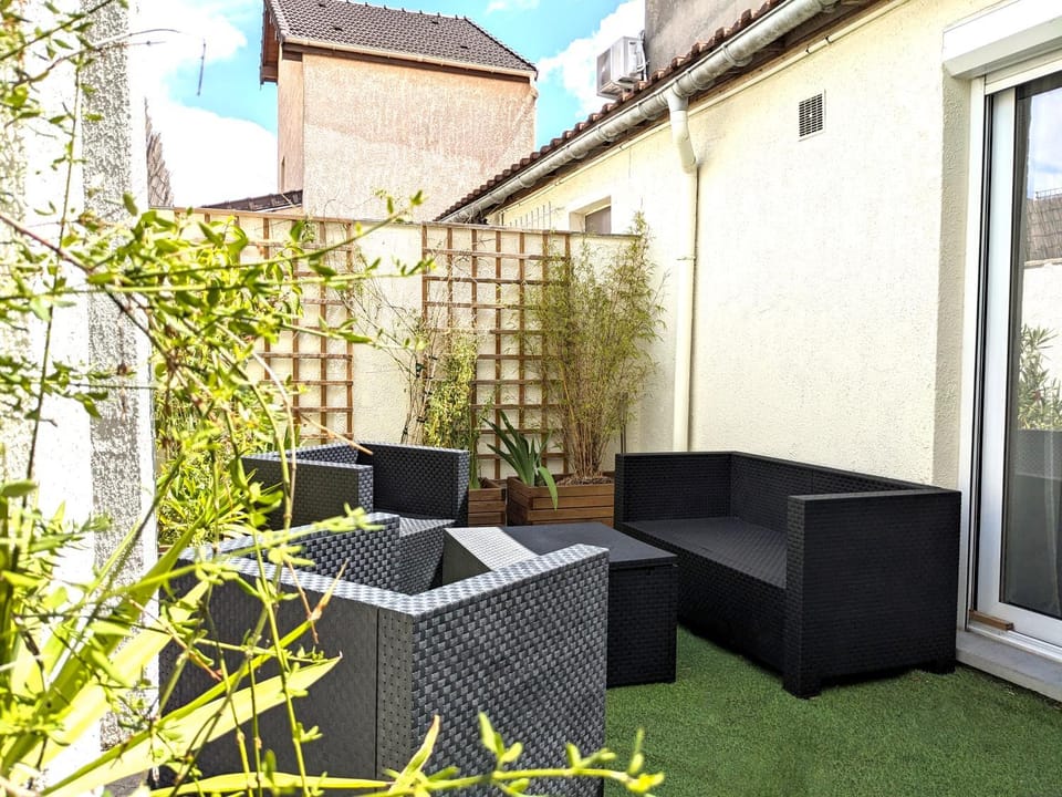 Grande maison rénovée, 10 pers, métro 7 min, Paris centre 20 min, supermarché 100 m Villa in Paris