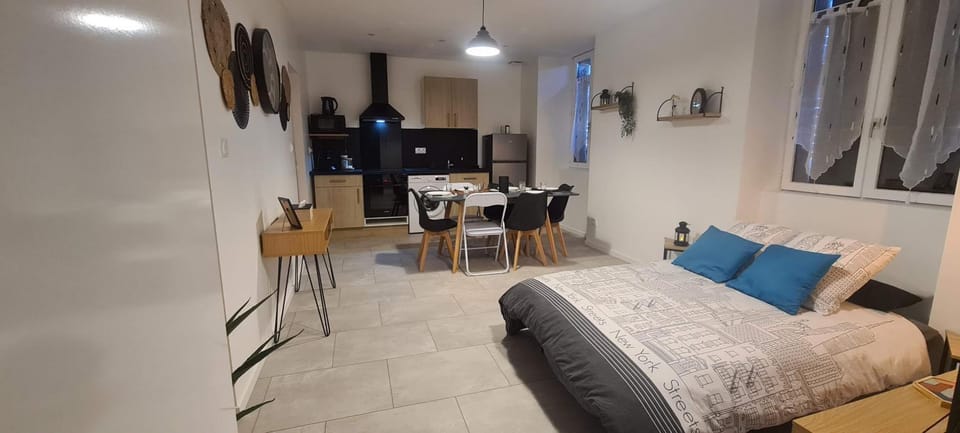 Bed, Living room, Seating area, Dining area, Bedroom