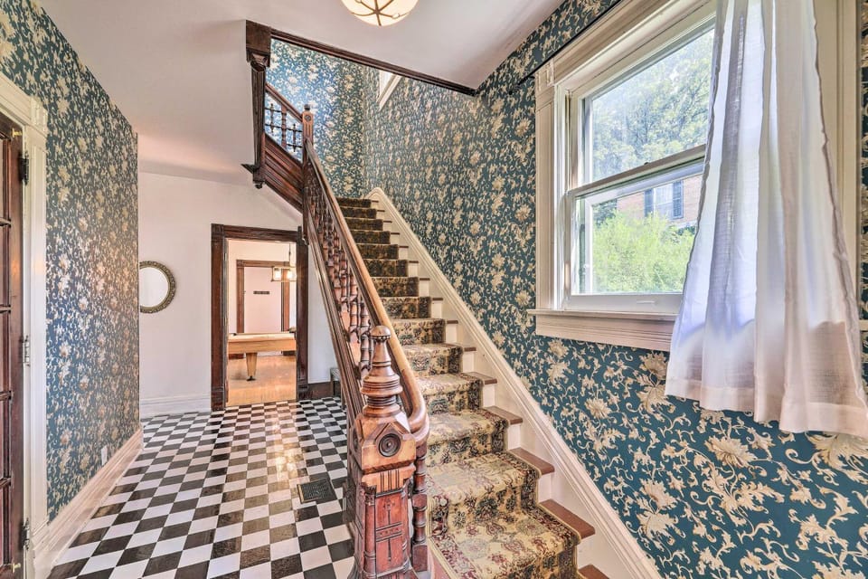 NEW Grand Historic Home - 4 Mi to WEC! House in Ohio