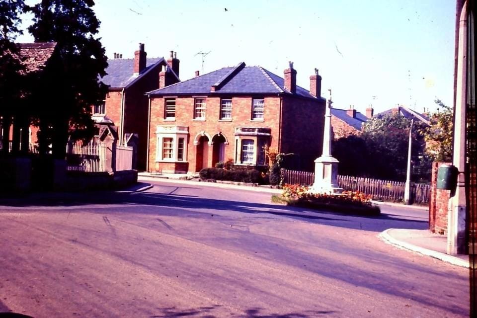 Property building, Street view, Location