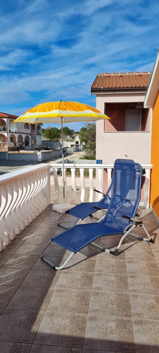 View (from property/room), Balcony/Terrace, sunbed