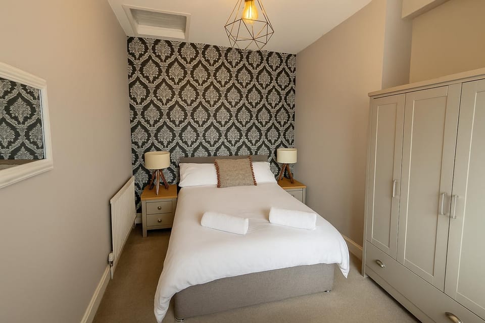 Bed, Photo of the whole room, Bedroom, wardrobe