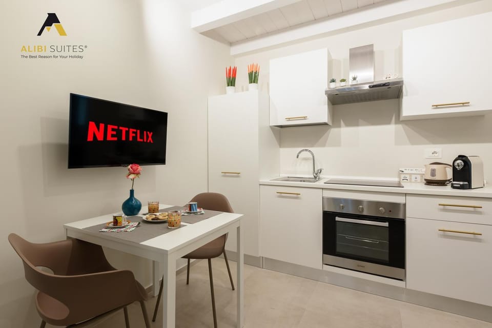 TV and multimedia, Kitchen or kitchenette, Dining area