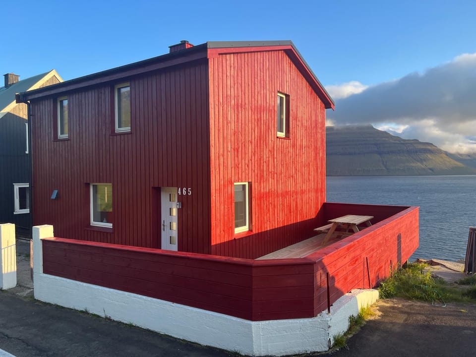 The Cozy red house with Amazing sea view House in Europe