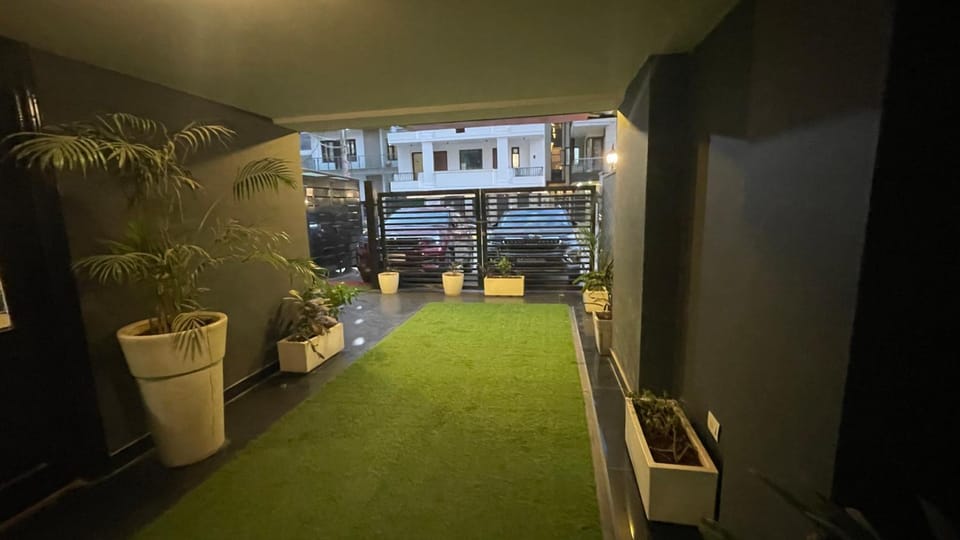 Facade/entrance, Garden view