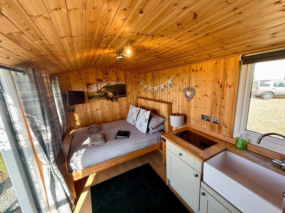 Stags Hide Campground/ 
RV Resort in Martletwy