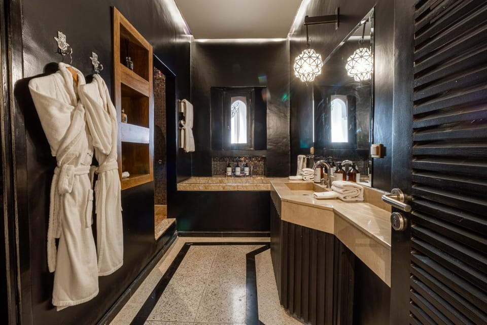 Bathroom, towels