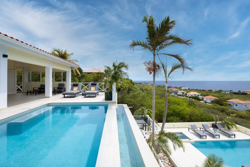 Day, Swimming pool