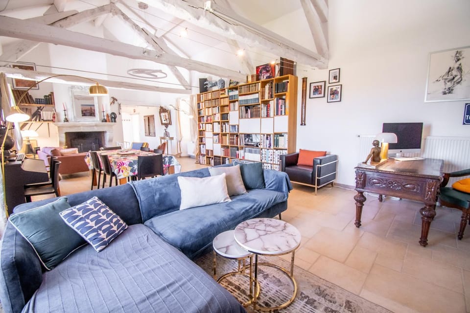 Living room, Seating area