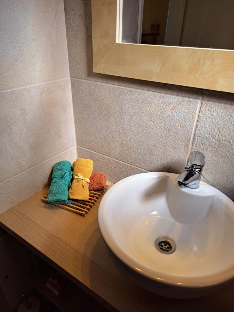 Bathroom, Mountain view, Quiet street view