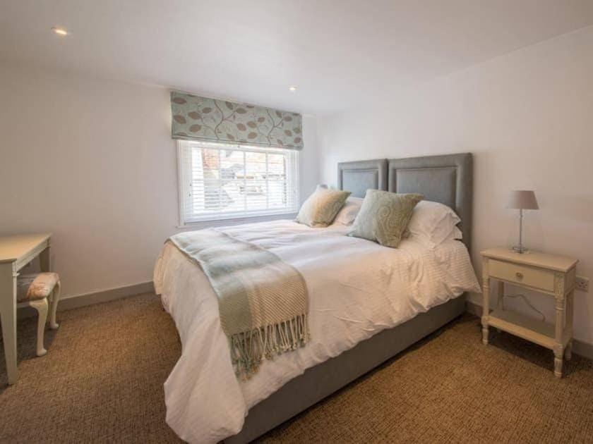 Franks- 2nd Floor Apt-2 Bath-Cowes Centre-Sleeps 4 Apartment in England