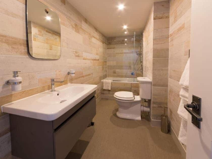 Franks- 2nd Floor Apt-2 Bath-Cowes Centre-Sleeps 4 Apartment in England