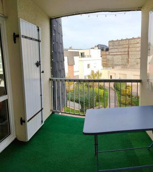 APPARTEMENT AVEC TERRASSE SUR LE PORT Apartment in Normandy
