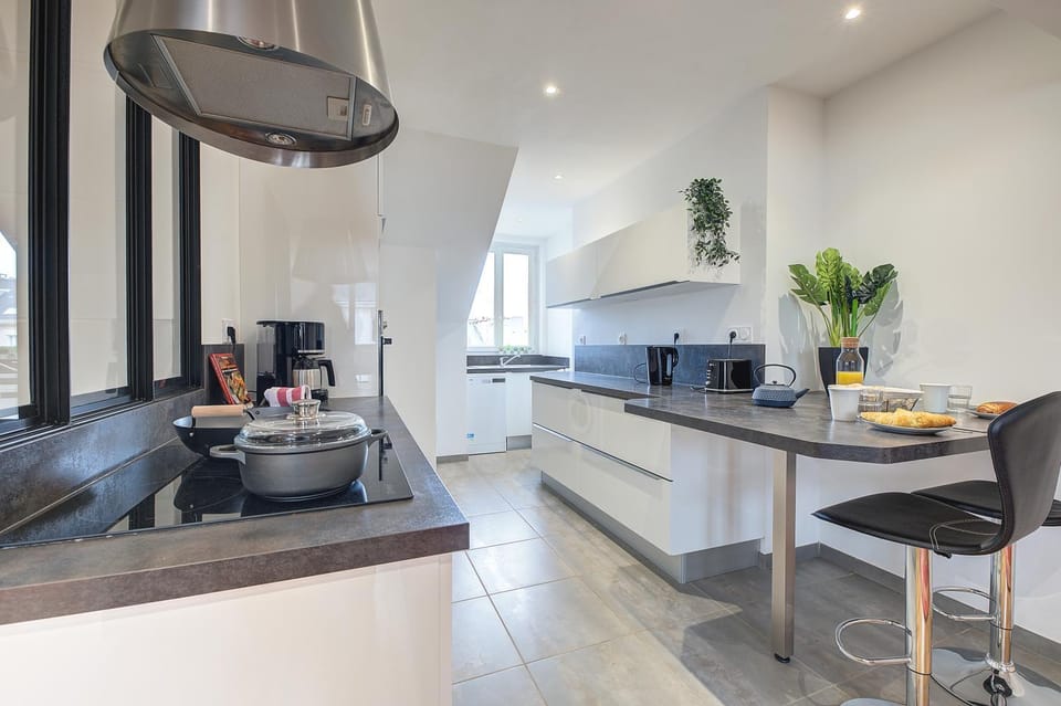 Coffee/tea facilities, Kitchen or kitchenette, Dining area, Food, minibar, pet friendly, stove, toaster