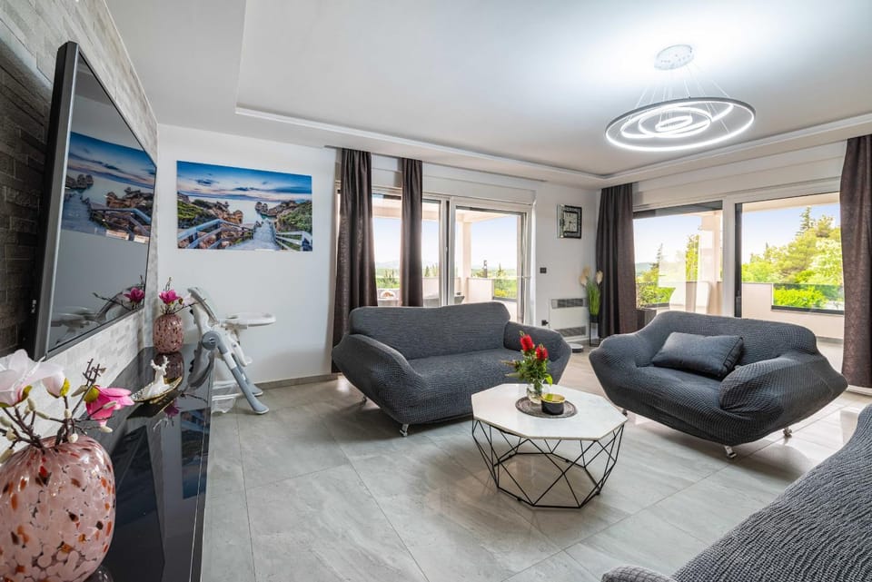 Communal lounge/ TV room, Living room