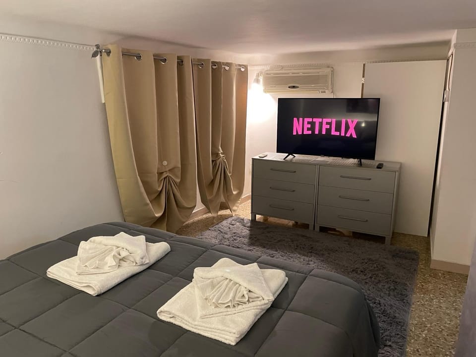 Bed, TV and multimedia, towels
