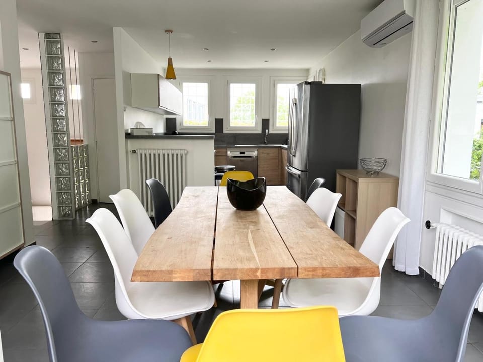 Villa climatisée 10 minutes Paris familles et groupes House in Île-de-France