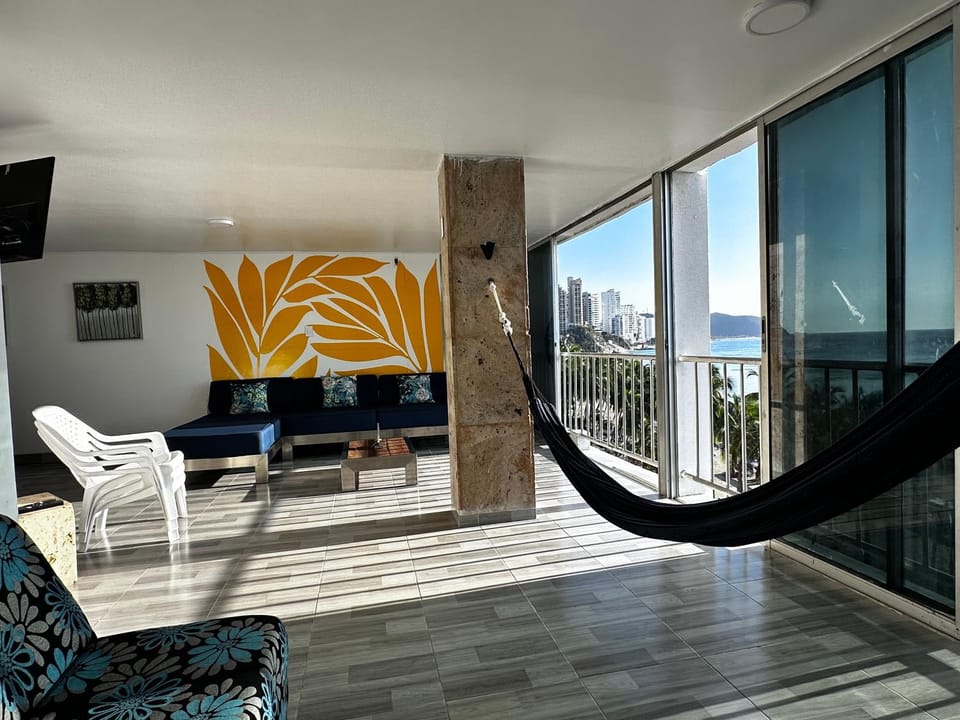 Natural landscape, TV and multimedia, View (from property/room), Balcony/Terrace, Living room, Seating area, Sea view