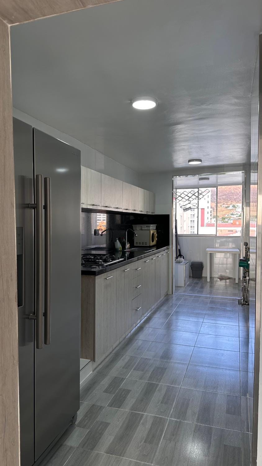 Kitchen or kitchenette, minibar, stove