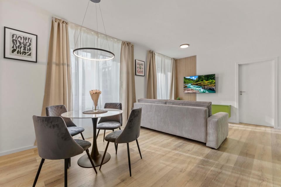 Living room, Photo of the whole room, Seating area, Dining area
