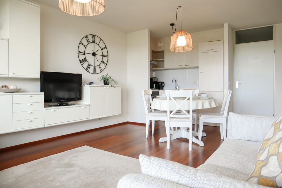 TV and multimedia, Kitchen or kitchenette, Dining area