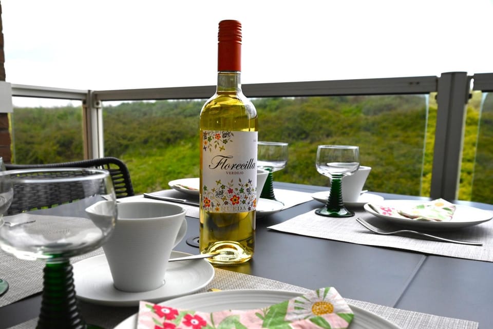 View (from property/room), Balcony/Terrace, Dining area