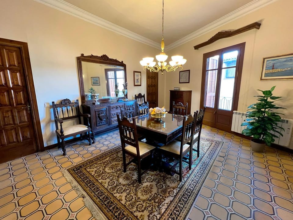 Seating area, Dining area