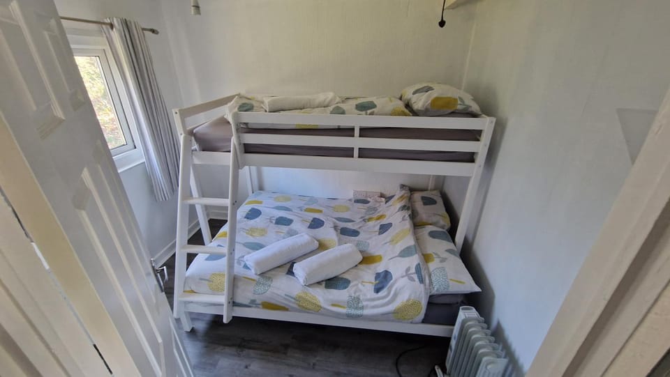 Bedroom, bunk bed