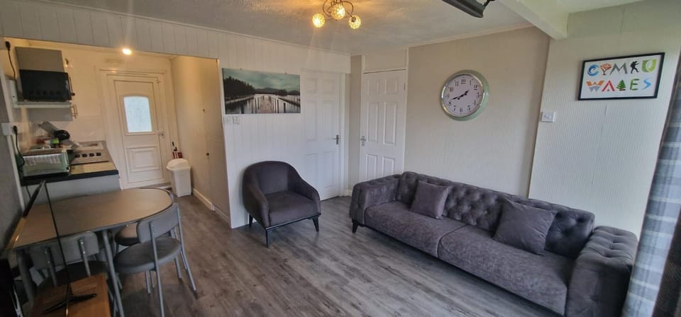 Watkin - Snowdon Cabins - cozy chalet - Glan Gwna, Caernarfon Cabin in Wales