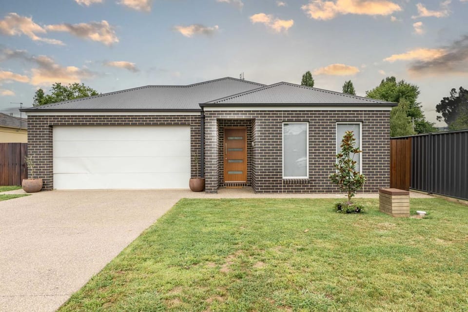 Lavender & Olive House in Myrtleford