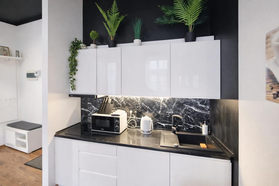 Coffee/tea facilities, Kitchen or kitchenette, microwave