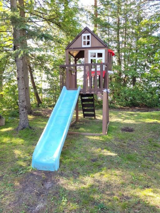 Rustic Pines Waterfront Cottage *CLEAR WATER* House in Kawartha Lakes