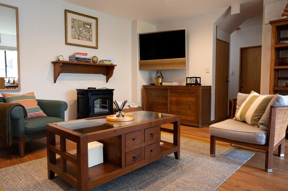TV and multimedia, Living room, fireplace