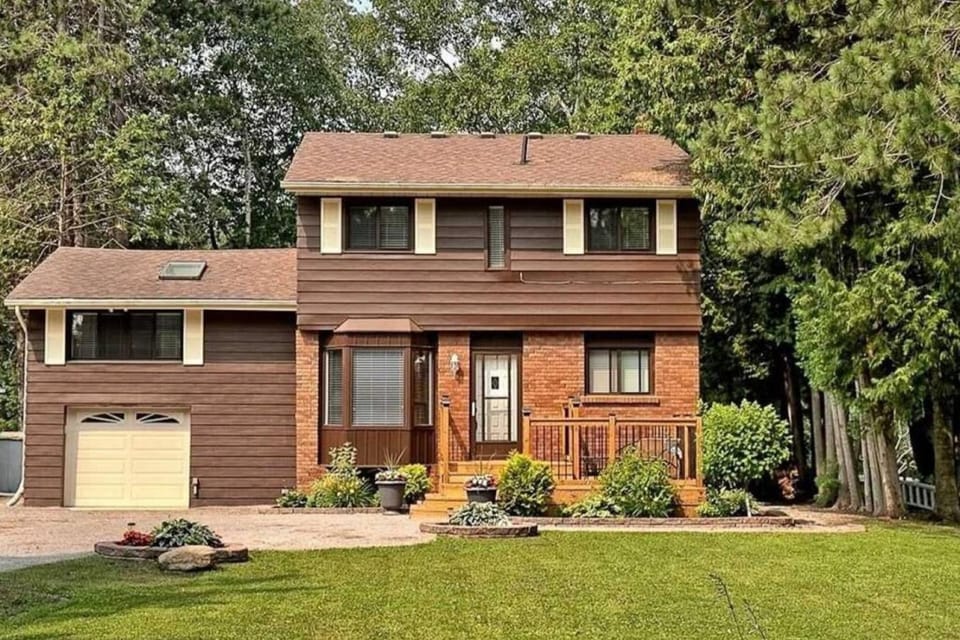Whispering Pines Riverside Retreat House in Kawartha Lakes