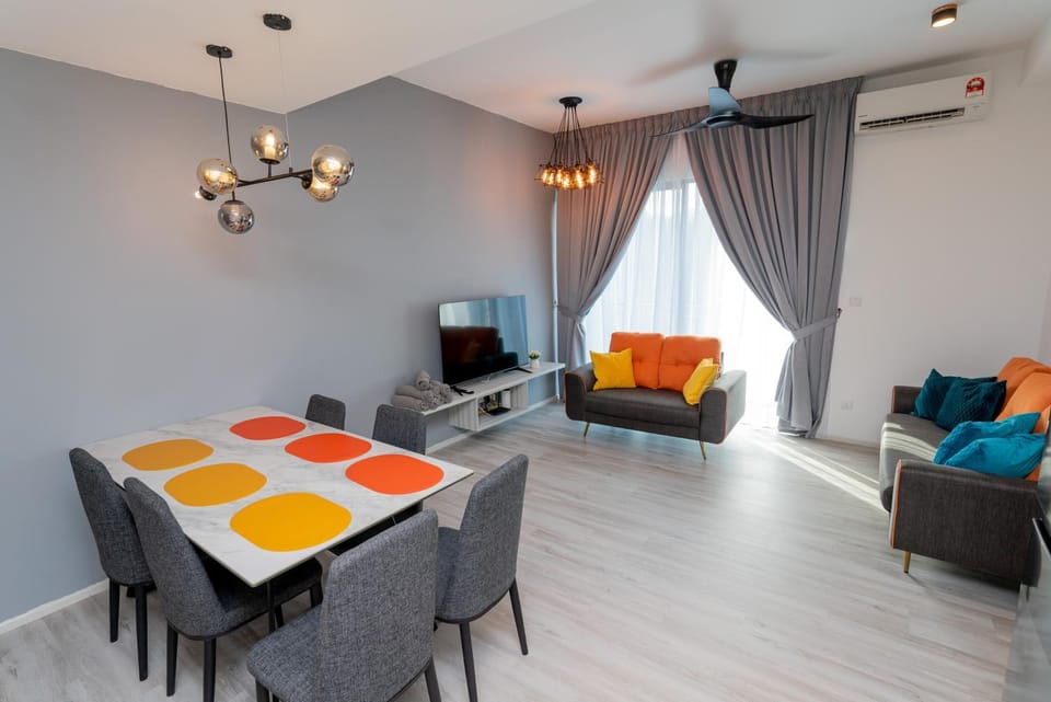Communal lounge/ TV room, TV and multimedia, Living room, Seating area, Dining area, air conditioner