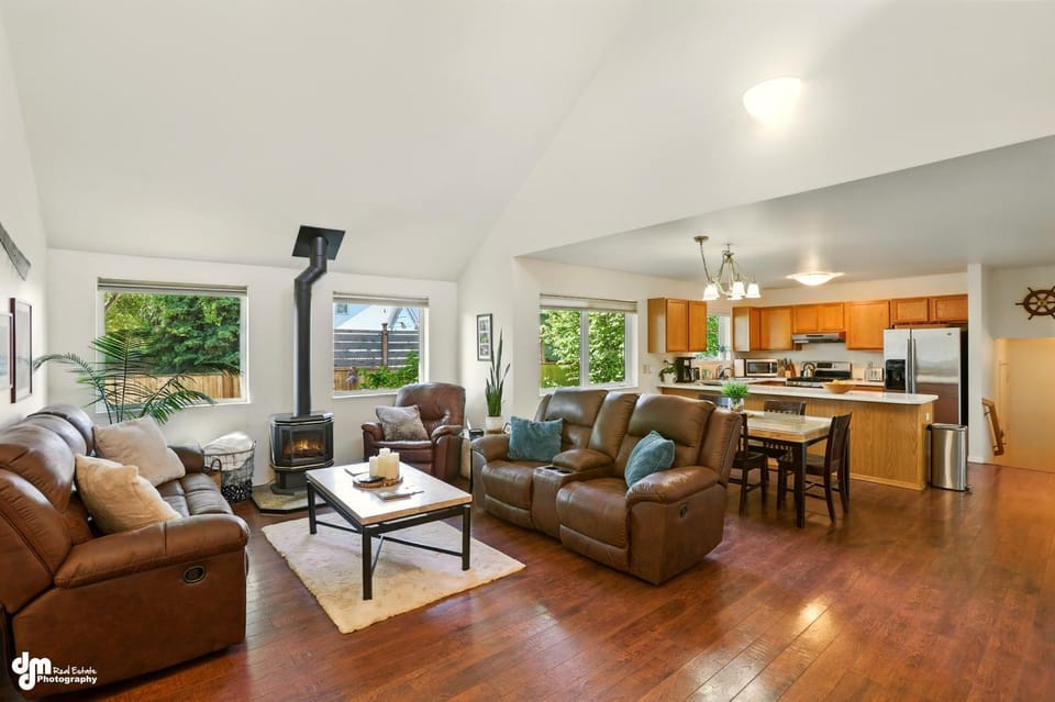 Coastal Place - BEST location in Downtown! House in Anchorage