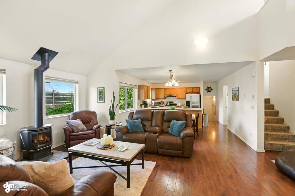 Coastal Place - BEST location in Downtown! House in Anchorage