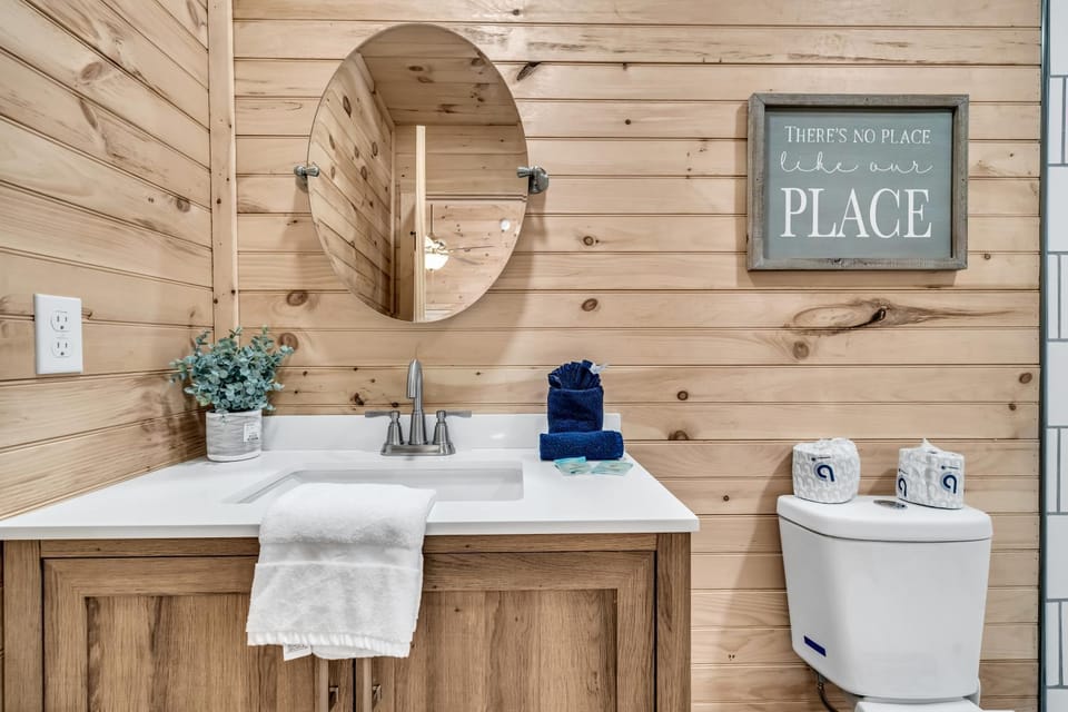 The Bungalow At Greenbriar Creek -Pickleball Court, Creek, WIFI, Mountain Views, Starting at 79" House in Cosby