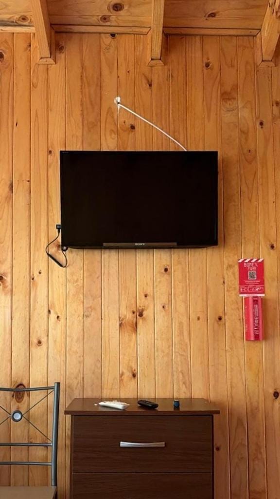 TV and multimedia, wardrobe