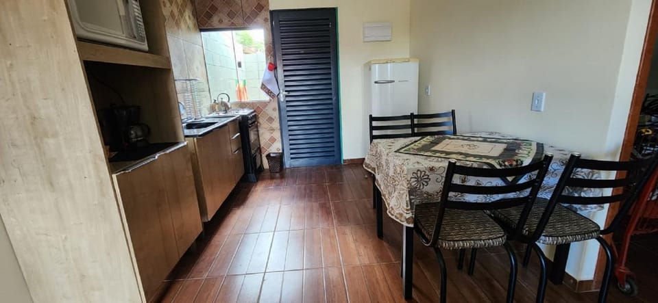 Kitchen or kitchenette, Dining area, minibar, oven, pet friendly, stove, toaster