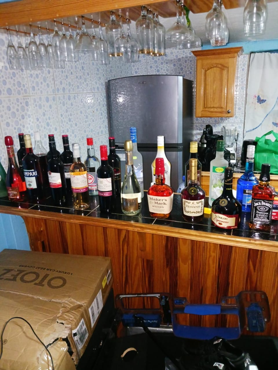 Kitchen or kitchenette, Lounge or bar, Drinks, Alcoholic drinks